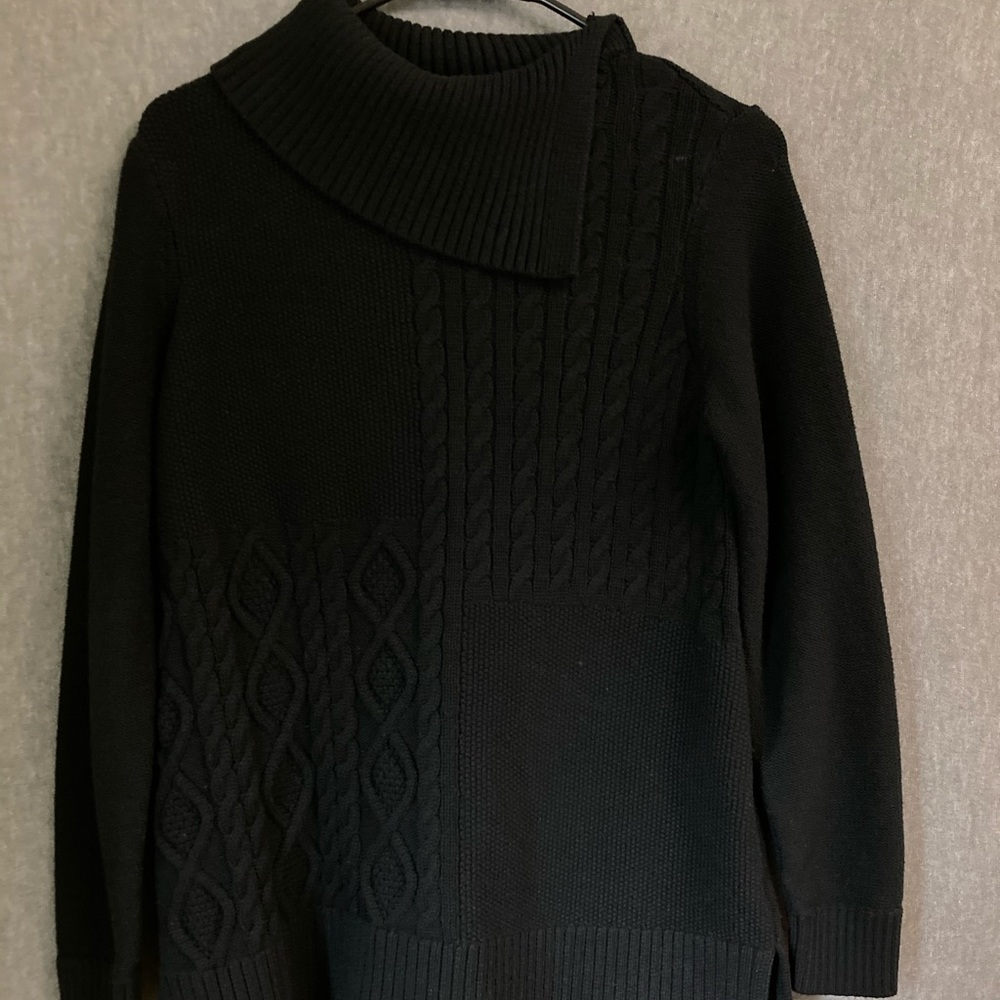 Black sweater💚